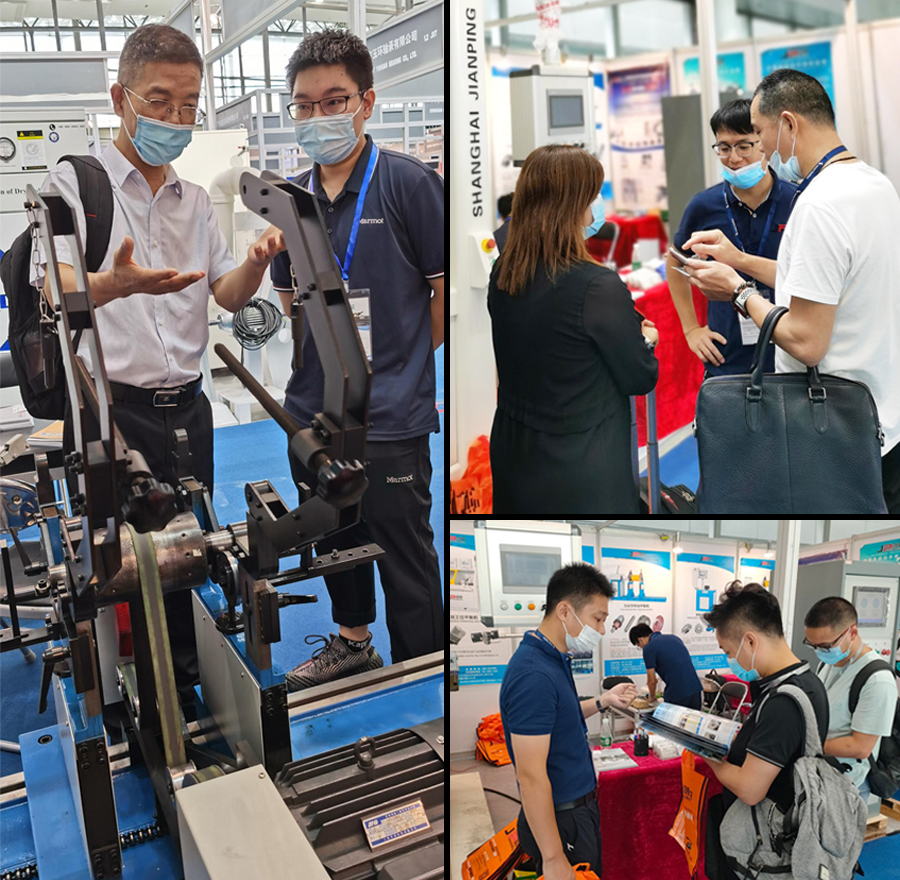 展會(huì)現(xiàn)場解答客戶咨詢