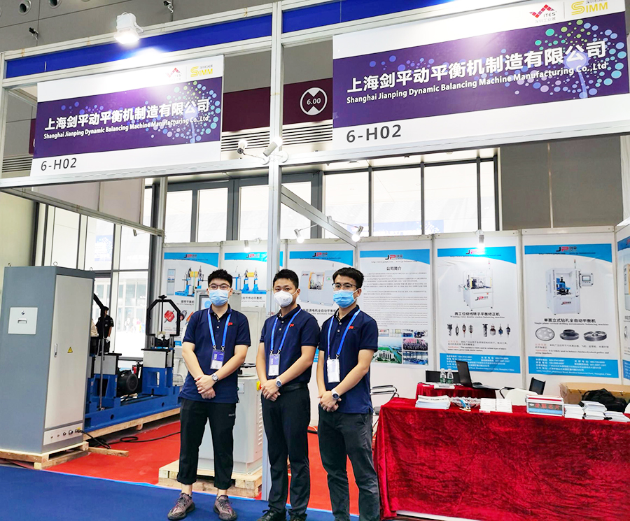 展會(huì)現(xiàn)場工作人員合影